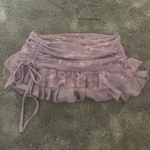 Lila volangkjol - Lila volangkjol ifrån SHEIN, aldrig använd i strl XS💗