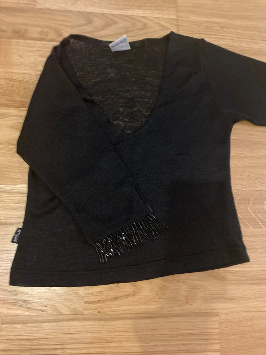 Svart blus med fransar  - 2