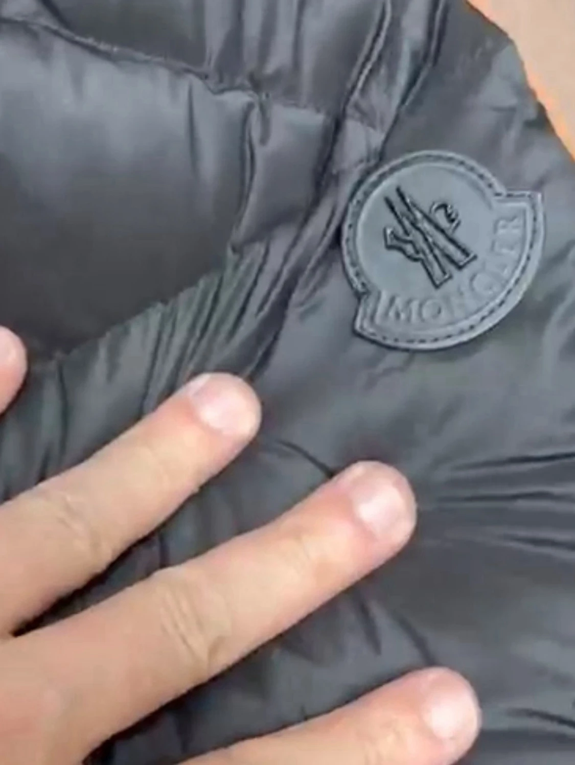 Svart pufferjacka med huva - 4