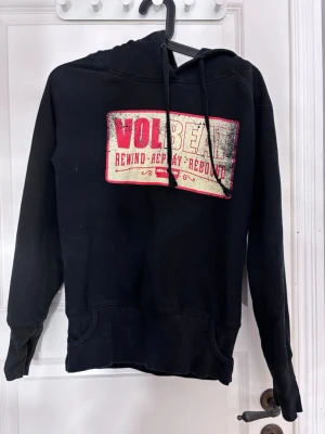 Volbeat hoodie  - Volbeat hoodie i storlek s 