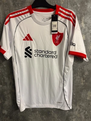 Liverpool tröja - Medium Ny - Vit liverpool tröja helt ny