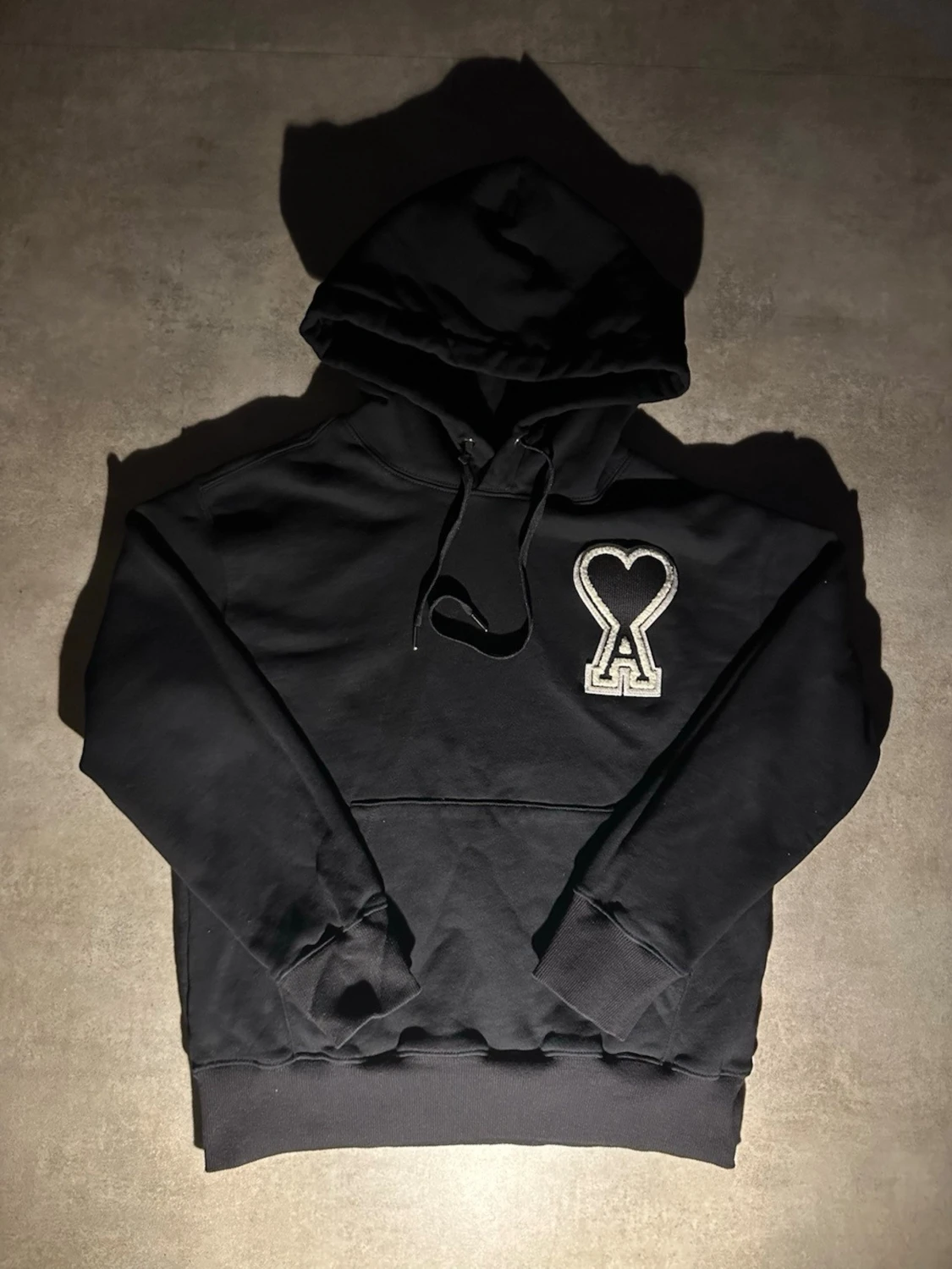 Svart Ami Paris hoodie