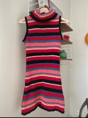 Poloklänning  - Poloklänning i mohairblandning. Storlek står ej men uppskattar till S! Fint skick!   