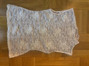 Spets topp - Så snygg helt ny spetstopp. Storlek S