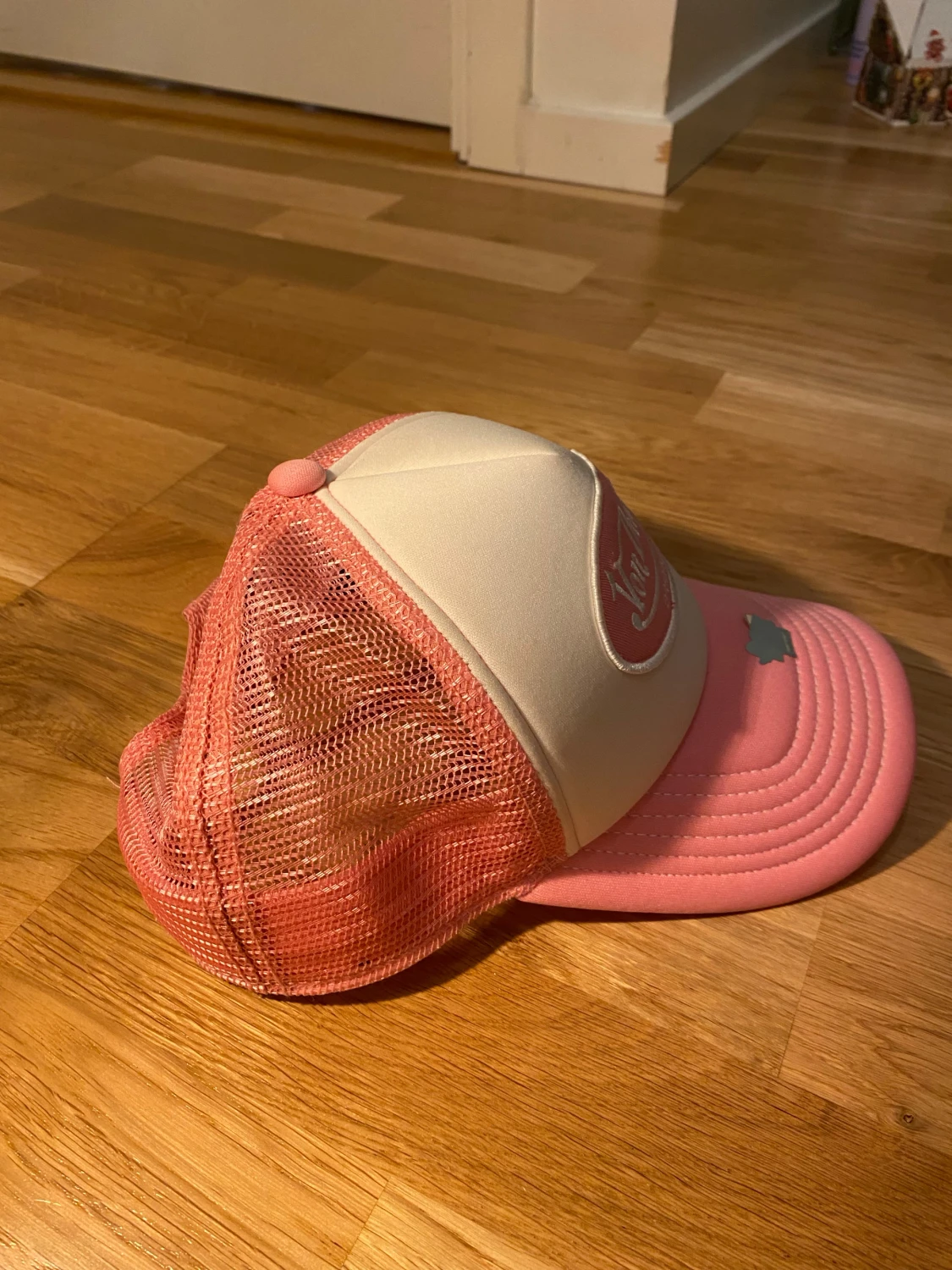 Rosa och vit Von Dutch truckerkeps - 3