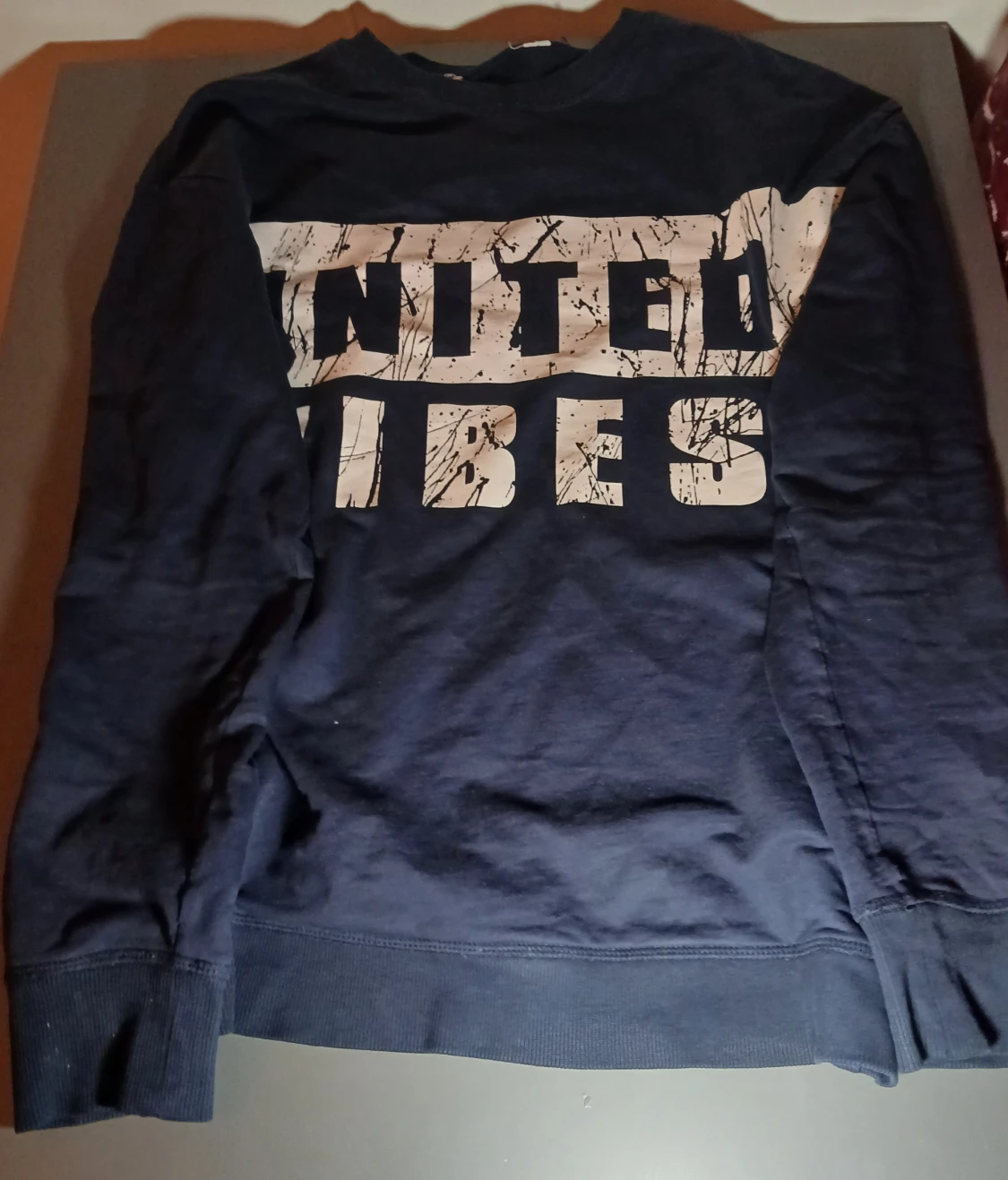 Mörkblå sweatshirt med tryck