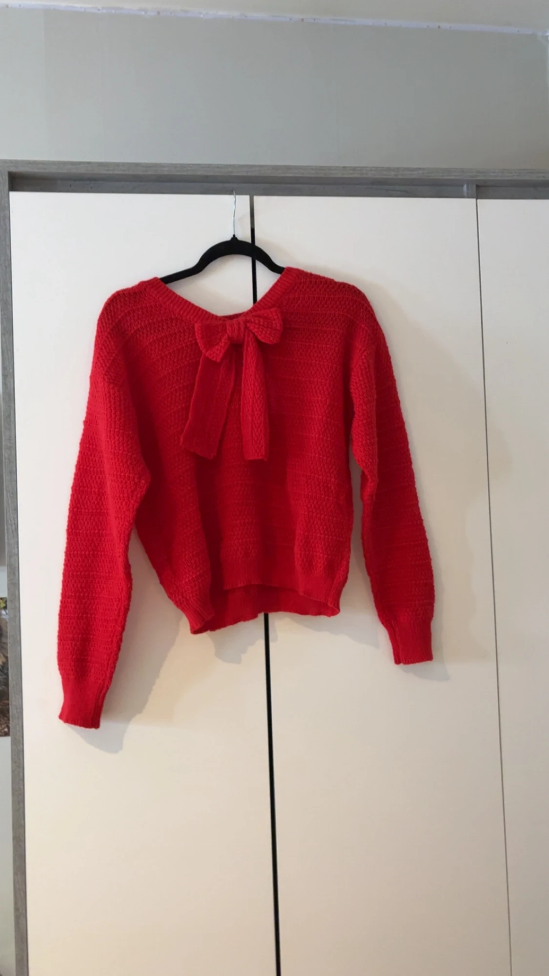 Röd stickad tröja med rosett från SHEIN - 1