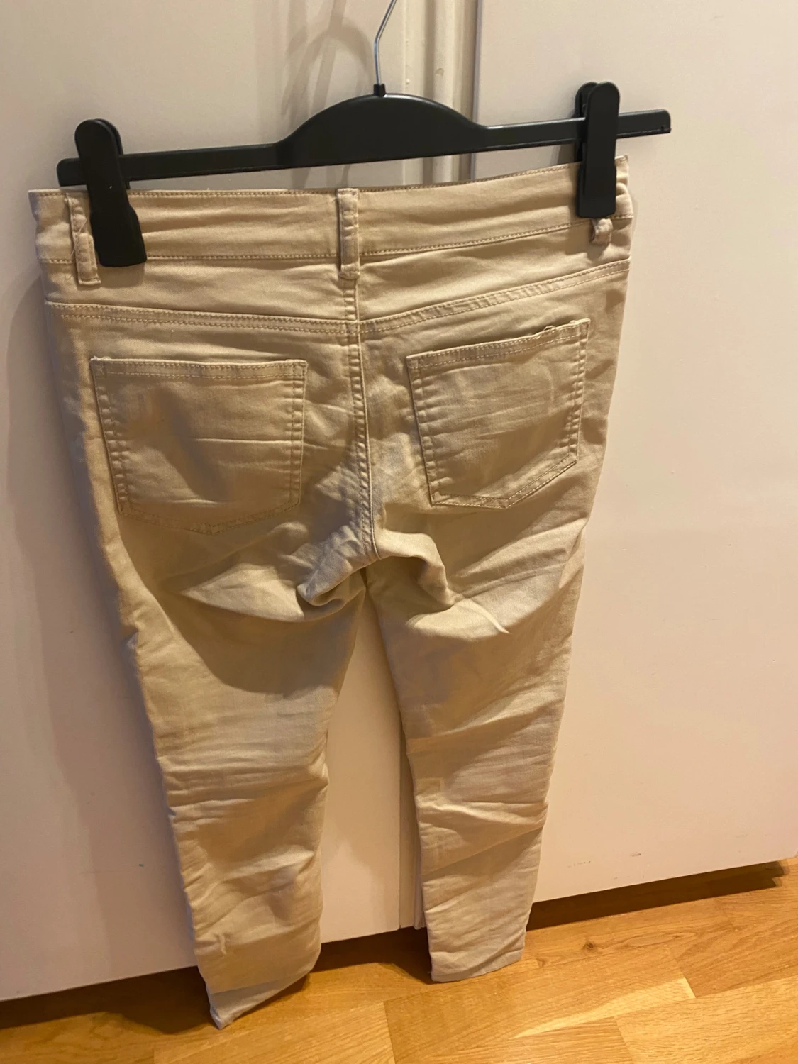 Beigea byxor  - 2