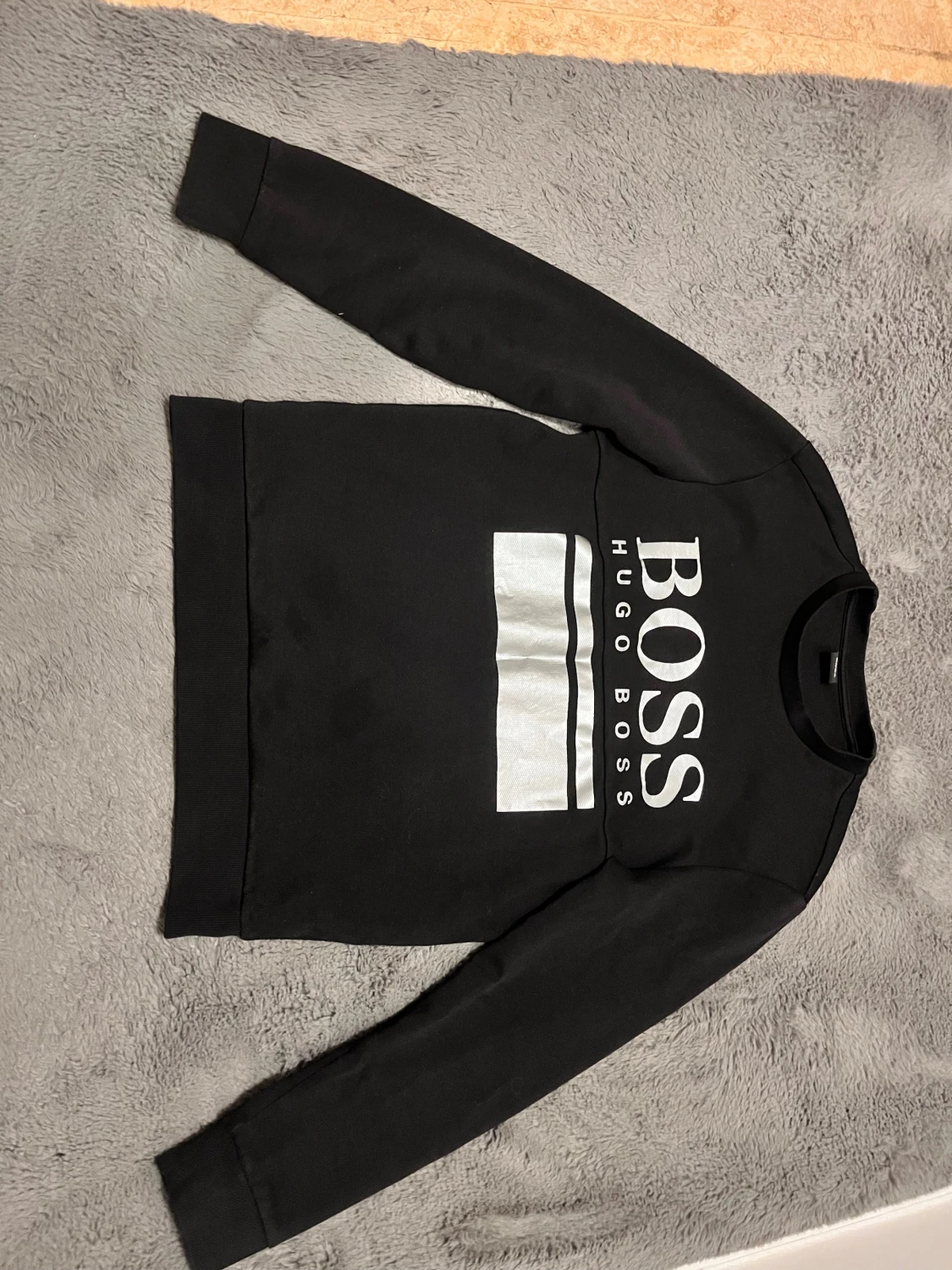 Svart sweatshirt från Hugo Boss - 1