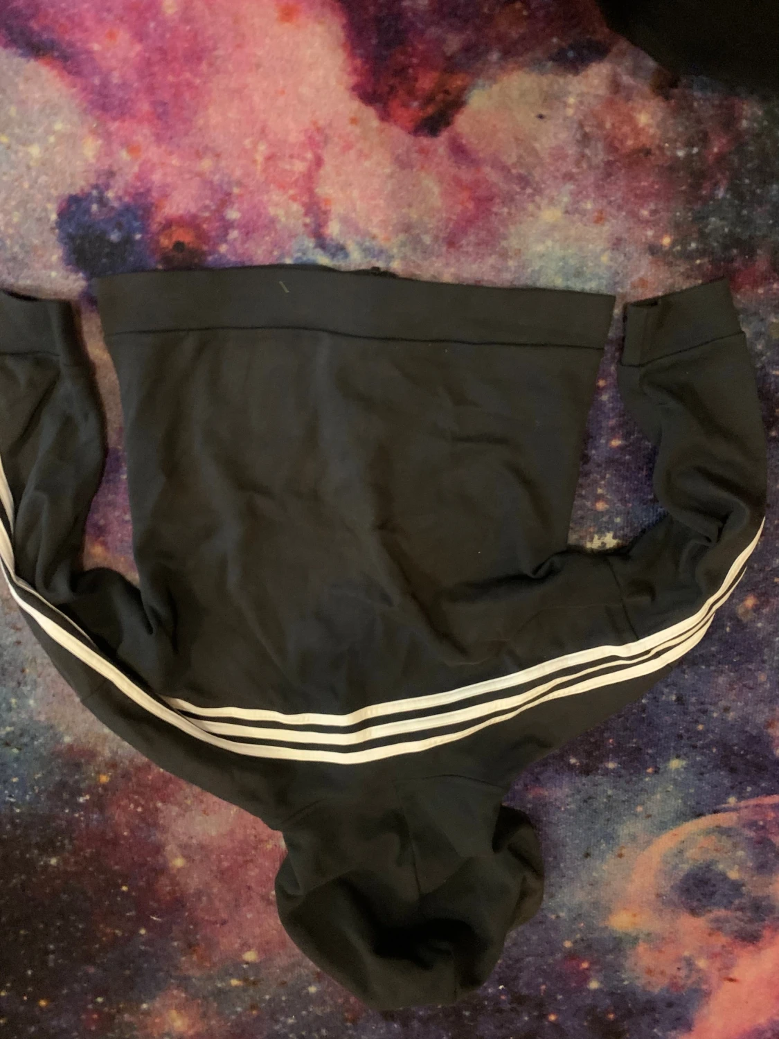 Svart hoodie med vita ränder - 2