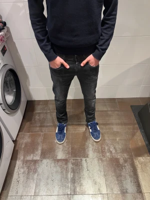 Dondup jeans - Dondup jeans | riktigt feta och trendiga jeans | skick= 9,5/10 | nypris= 4000 kr | mitt pris 699 kr Hör av dig vid minsta fråga!