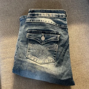 Jeans bootcut - Blåa jeans bootcut, långa i benen 