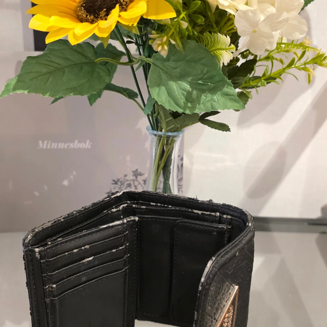 Svart plånbok från Guess med logga - 3