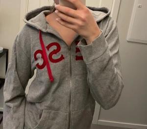Hoodie från WESC - Nästan aldrig använd, unisex passform och storlek! 