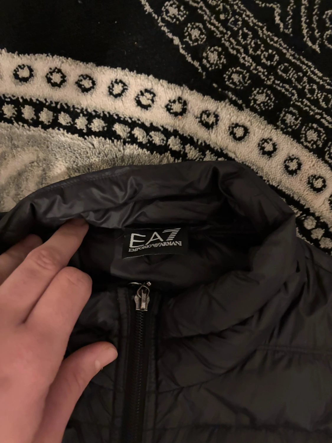 Svart pufferjacka från EA7 Armani - 1
