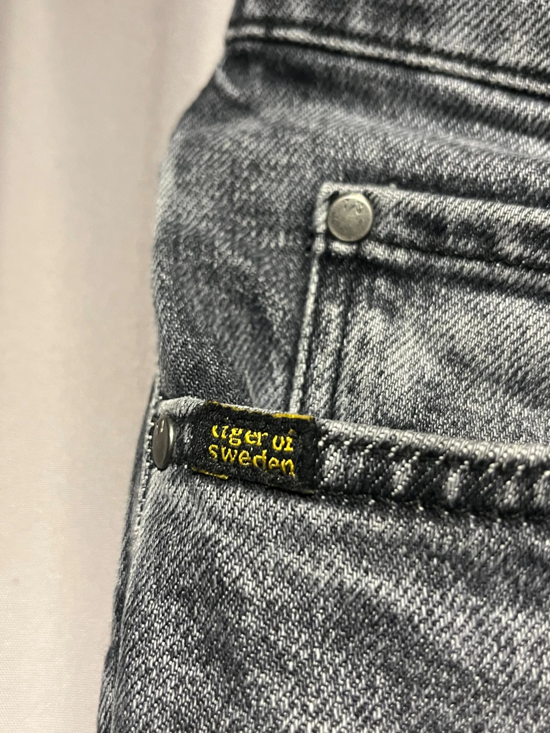 Grå jeans från Tiger of Sweden - 3