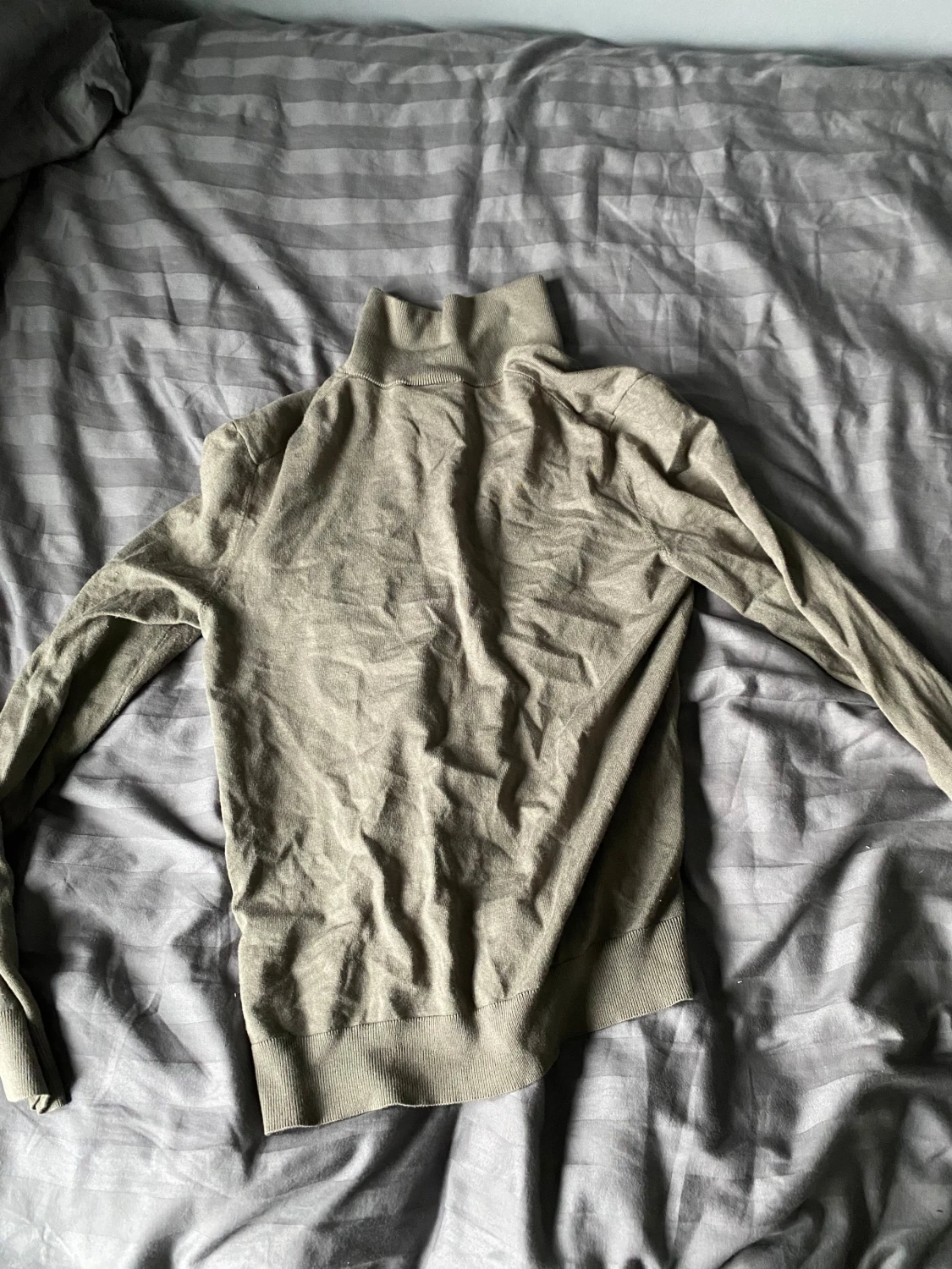 Grön tröja med dragkedja  - 3