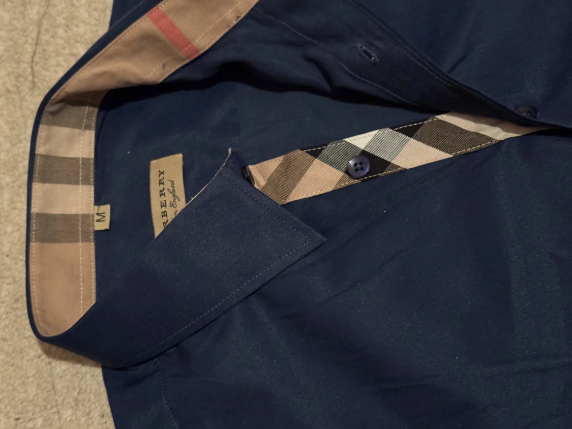 Mörkblå Burberry skjorta med rutig detalj - 1