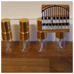 Essnce splitpaket  - 4 stycken 2 ml glasdekanter med spray ✨️Välj bland dofterna på listorna bland bilderna ✨️Obs tryck på bilderna för att se all text 