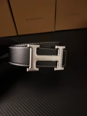 Herm3s bälte  - Den är helt ny bälte ,du får armband och borr i köpet också.