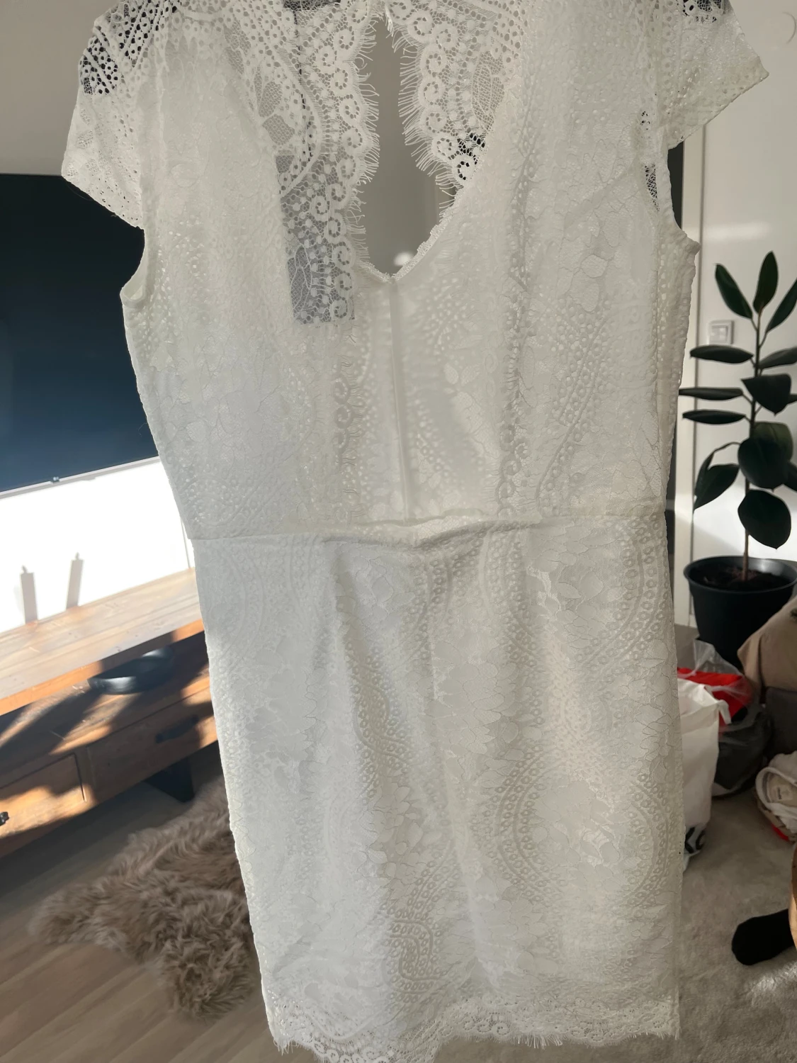 Vit spetsklänning från ONLY, stl 40