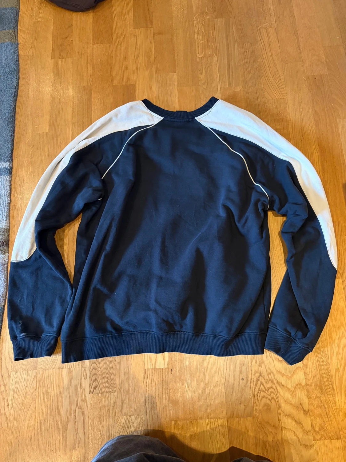 Svart tröja från iets frans - 2