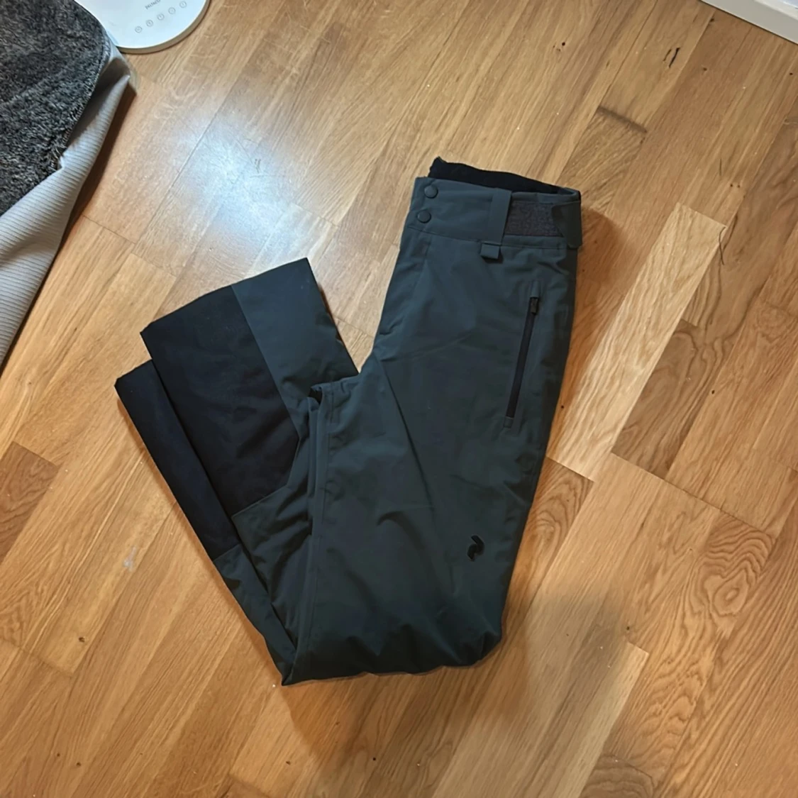 Mörkgrå skidbyxor från Peak Performance - 90