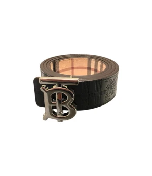 Burberry rutigt skärp med B-spänne - 2 sidigt burberry bälte med guldigt spänne i använt skick. 105cm