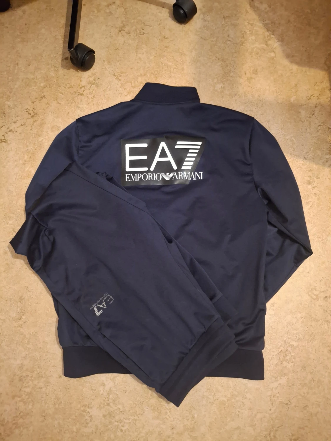 Mörkblå EA7 zipjacka från Armani - 1