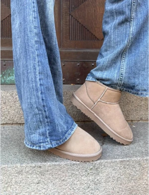 Mini Boots från Nelly - Hej! Jag säljer dessa för tillfället slutsålda Mini Boots från Nelly i storlek 39 (Passar nog även 38) i färgen Chestnut. De är helt nya och ligger förvarade så som de kom. Provade bara storleken men passade inte mig och orkar helt ärligt bara inte gå igenom hela retur processen. Nypris är: 299kr