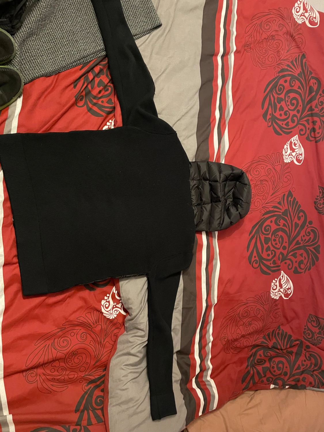 Svart Moncler pufferjacka med huva - 1