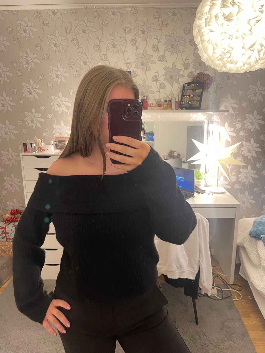 Off-shoulder stickad tröja  - 2