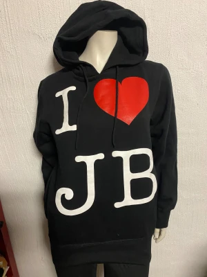 Huvtröja med Justin Bieber storlek S - Helt ny Huvtröja med Justin Bieber. Storlek D.