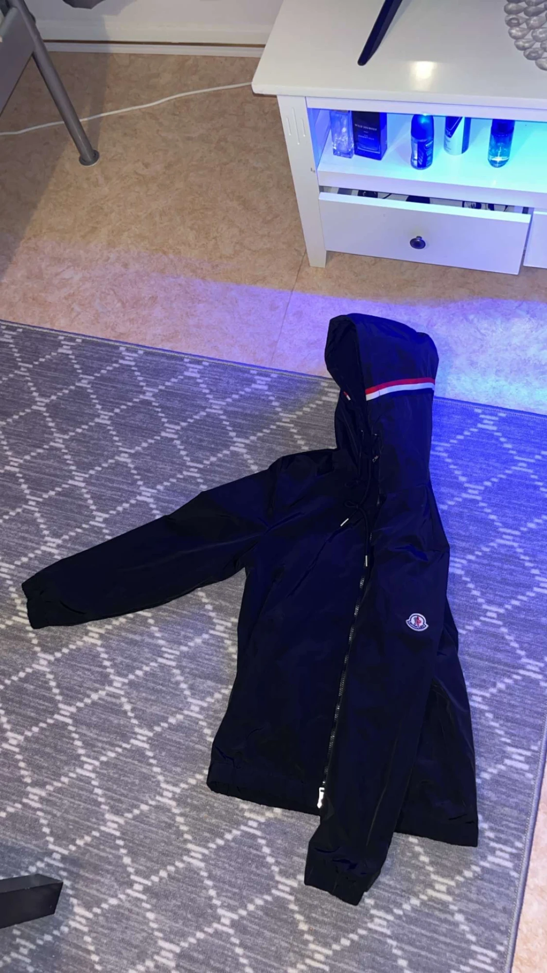 Svart vindjacka från Moncler med huva - 3