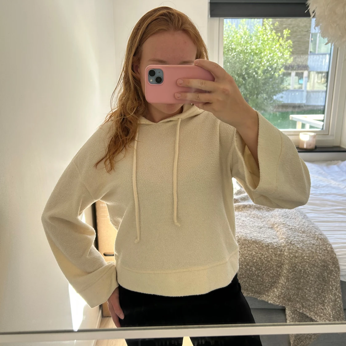 Krämvit hoodie från Pieces - 1