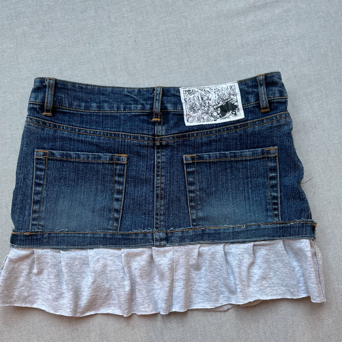 Jeanskjol med volang från Detroit - 2