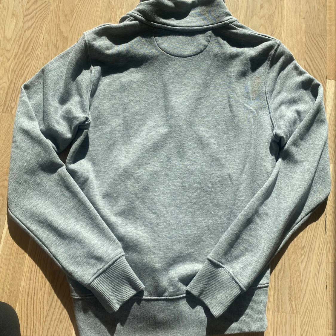 Grå ziptröja från Gant - 3
