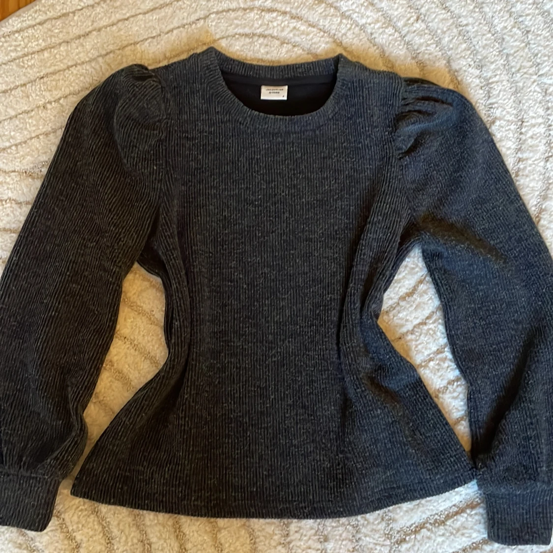 Mörkgrå ribbad tröja Jacqueline de Yong