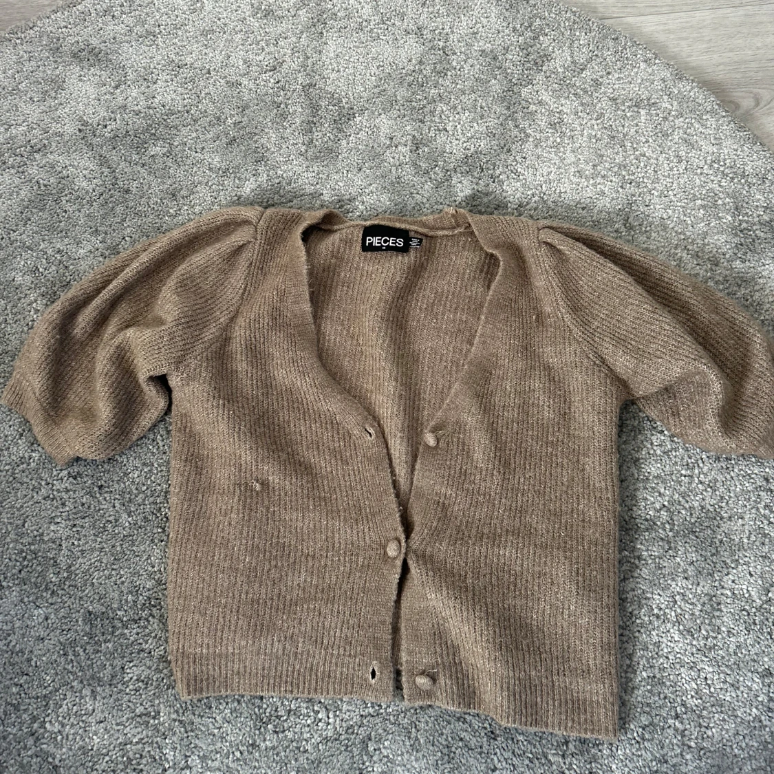 Brun stickad kofta  - 1
