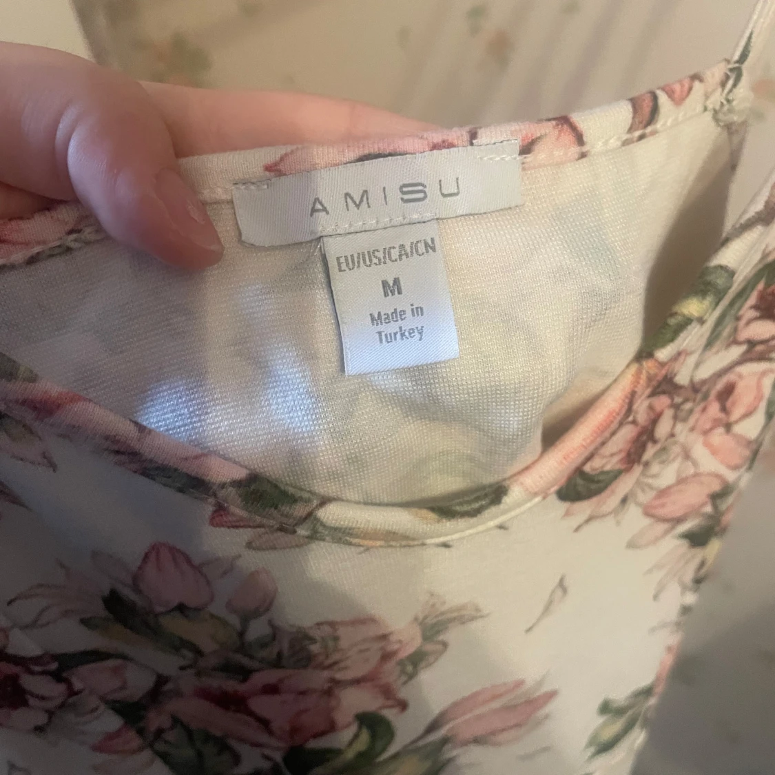 Blommig linnetopp från Amisu - 2