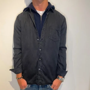 A days march overshirt - Linneovershirt/skjorta ifrån A Days March | Strl - S | Skick - 9/10 | Nypris - ca 1200kr | Hör gärna av dig vid funderingar👍