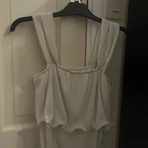 Vit topp - Superfin vit topp. Aldrig använt men så söt