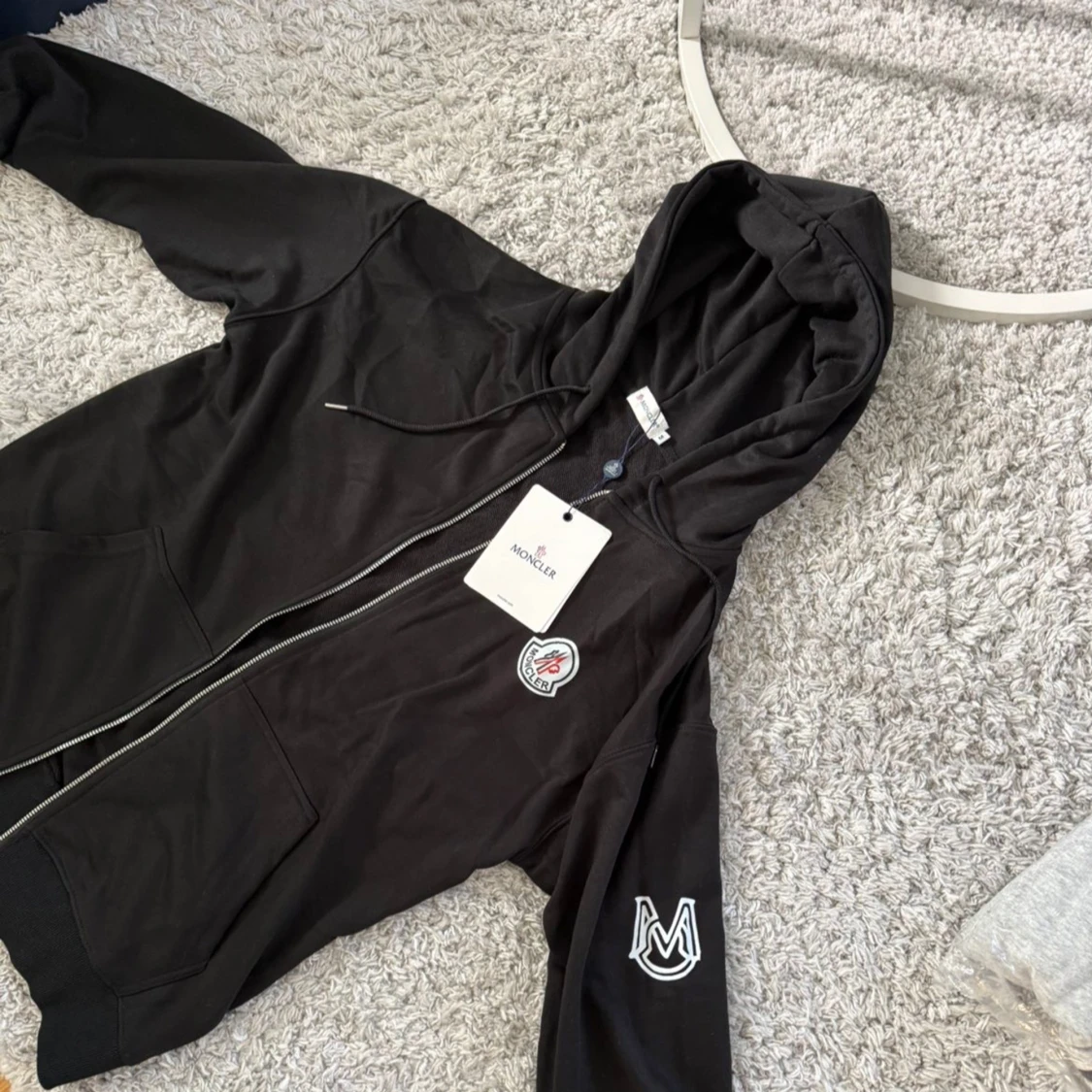 Svart Moncler hoodie med dragkedja