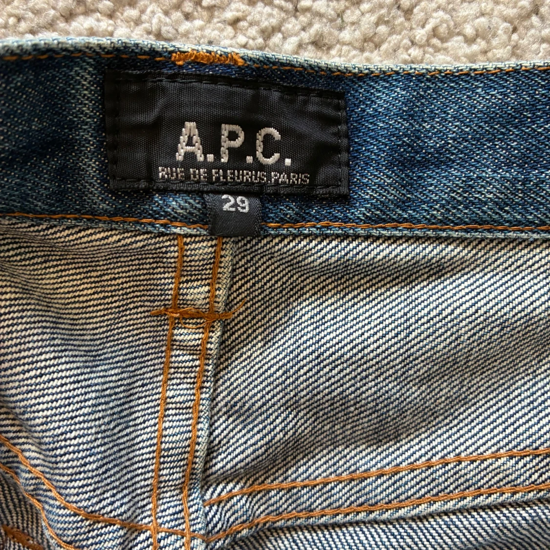 A.P.C. jeans med patchwork och slitningar - 2