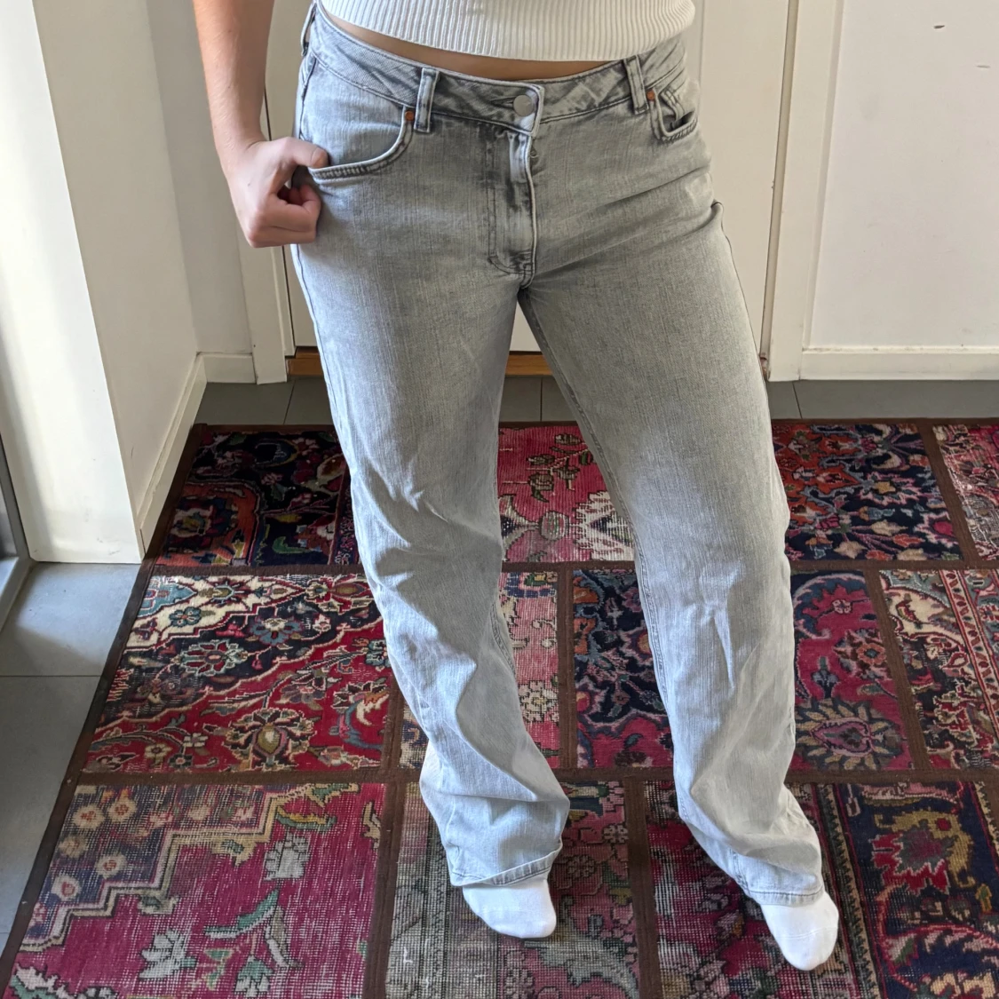 Gråa jeans från Bik Bok - 1