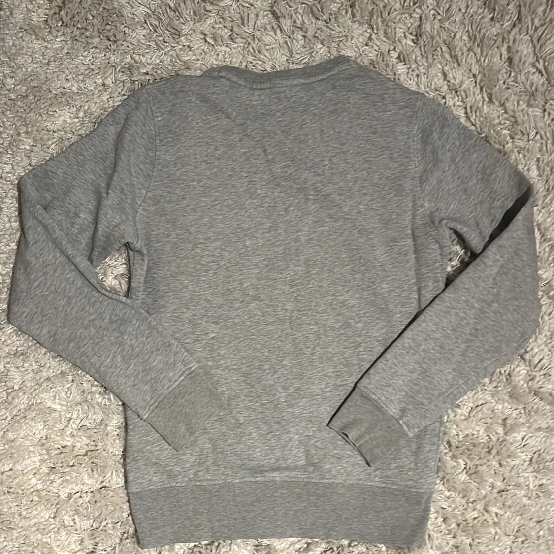 Grå sweatshirt från GANT med logo - 3