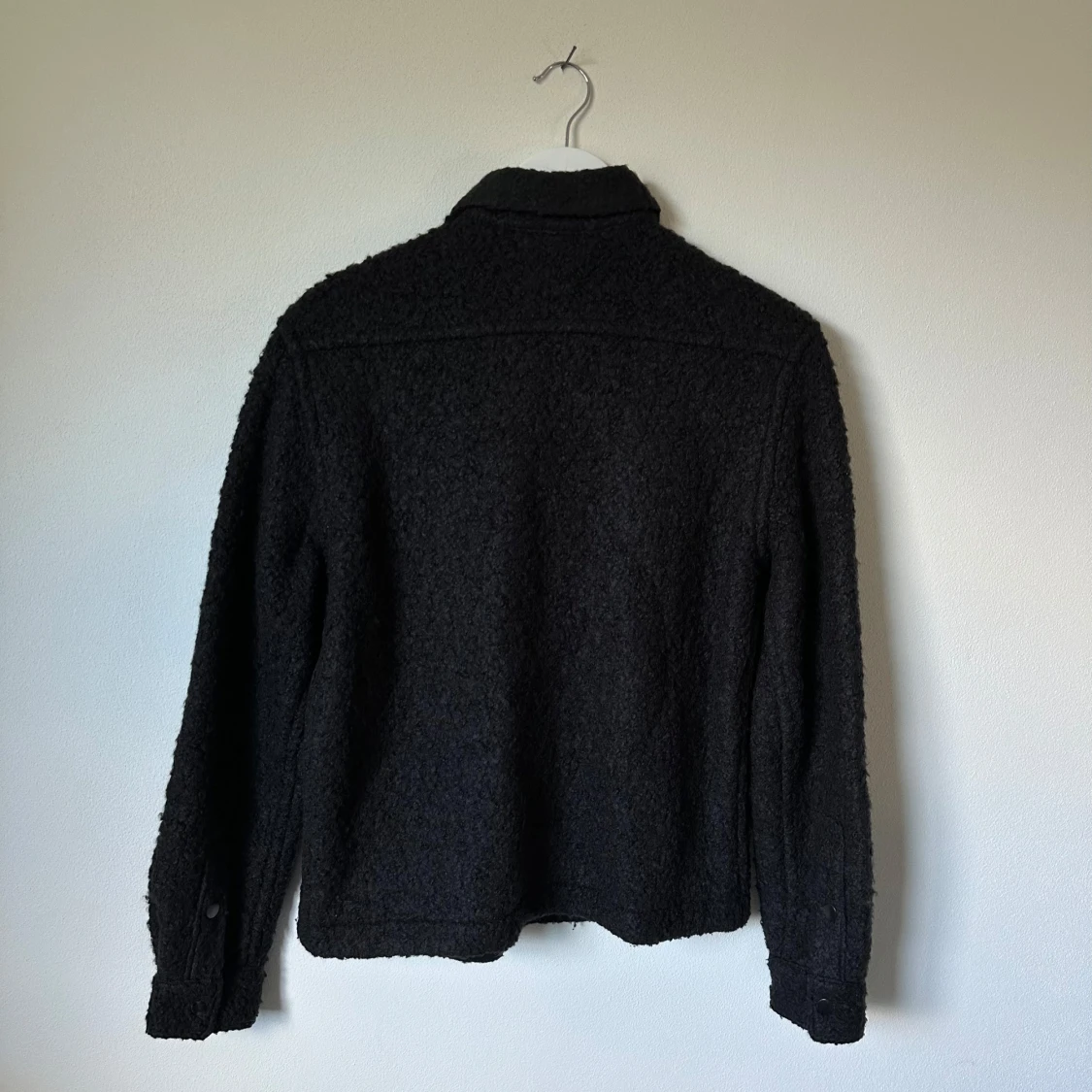 Svart H&M teddyjacka med krage - 1