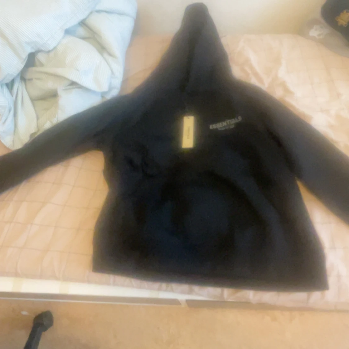 Essentials fear of god hoodie svart