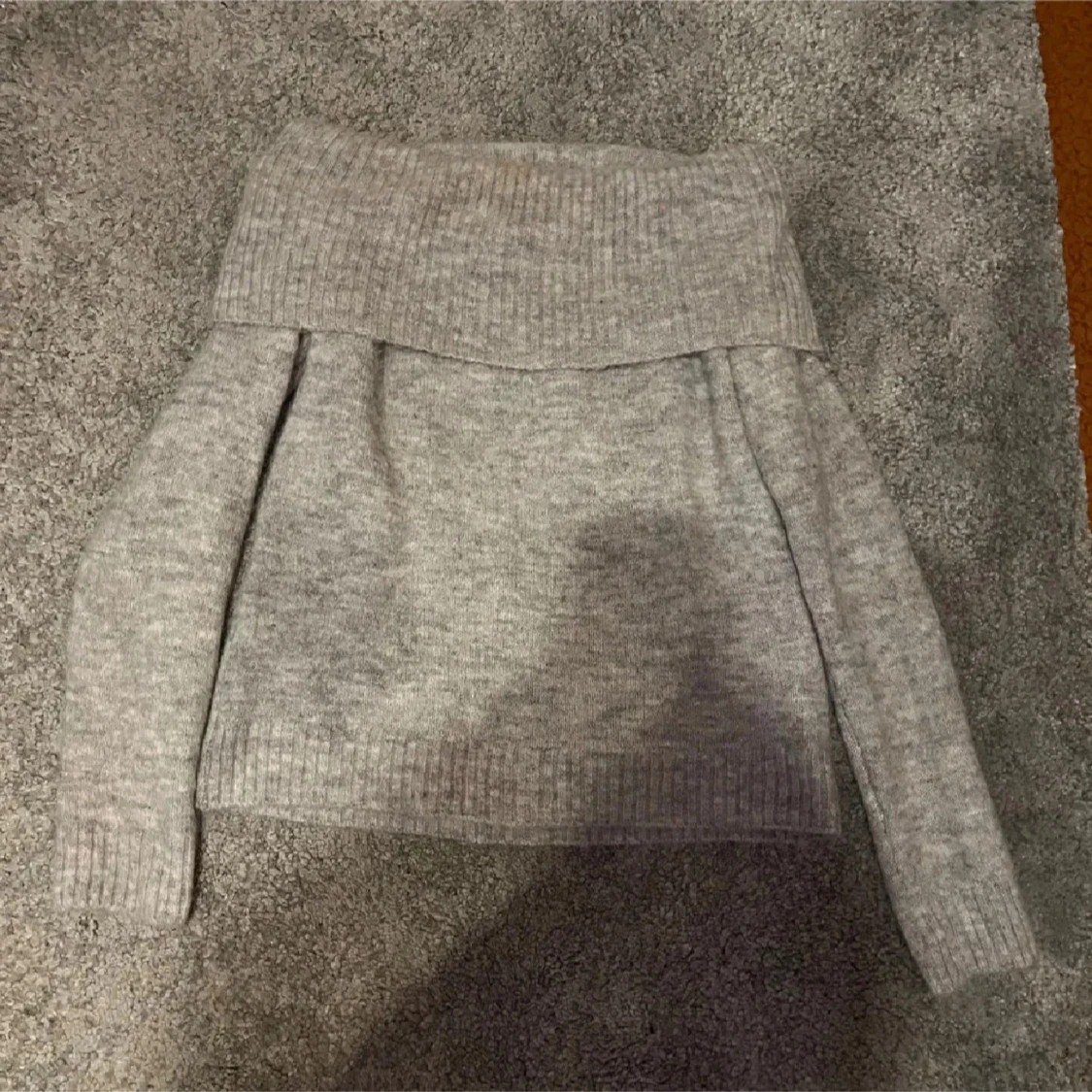 Grå offshoulder stickad tröja H&M - 1