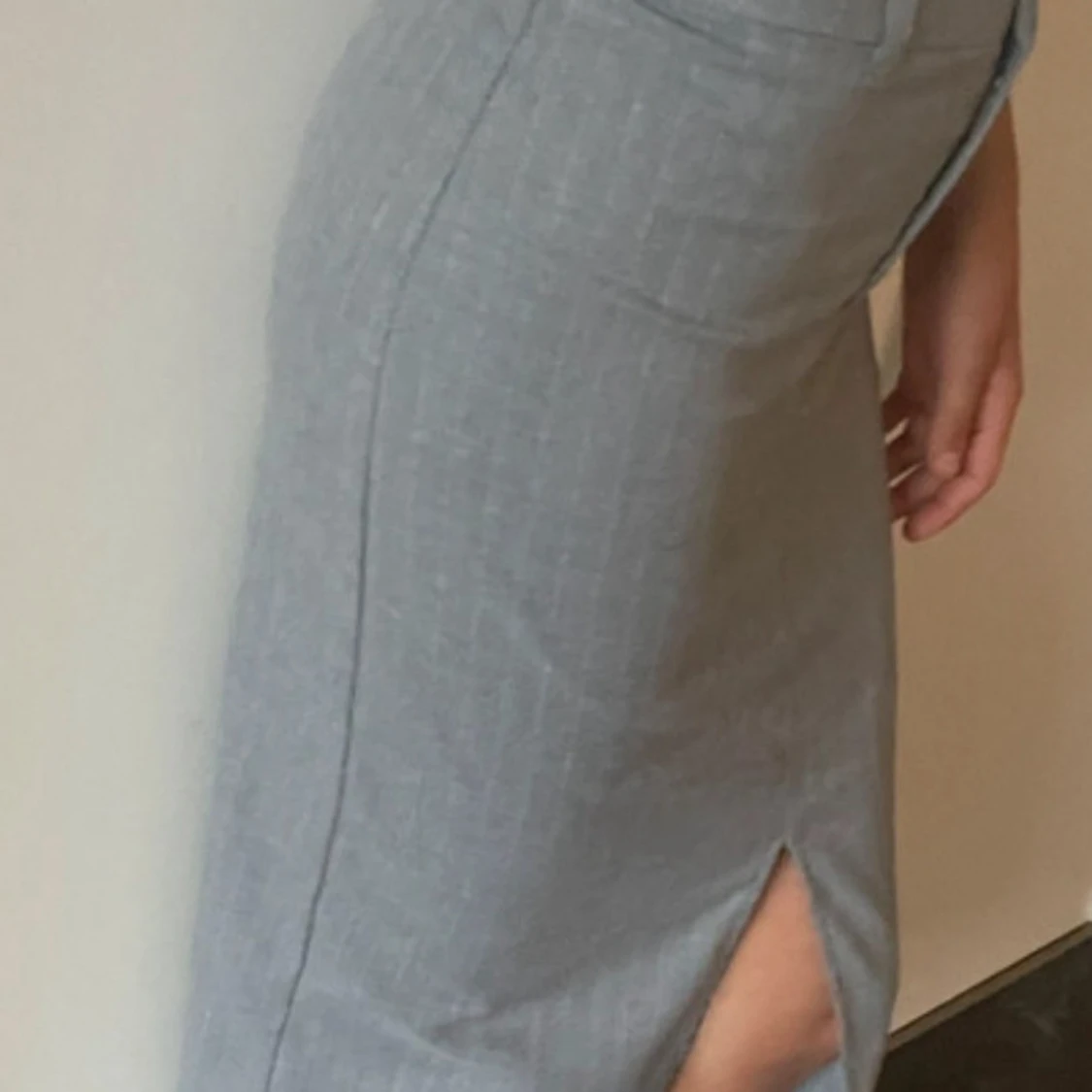 Grå långkjol med slits - 1